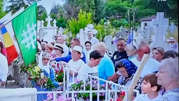 Manifestare legionară la mormântul preotului Ilie Lăcătușu, canonizat de BOR. Participanții au afișat simboluri interzise prin lege