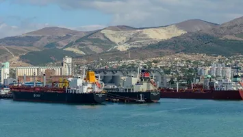 Dronele ucrainene opresc exporturile de petrol din două porturi cheie rusești de la Marea Neagră