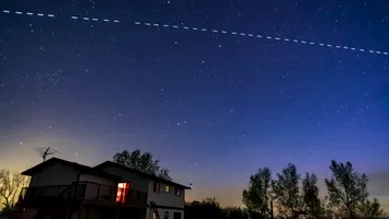 Megaconstelațiile precum rețeaua Starlink a SpaceX reprezintă o gravă amenințare la adresa siguranței noastre pe Pământ