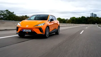 În ciuda suprataxelor UE, marii producători auto nu ţin pasul cu chinezii de la SAIC, cel mai penalizat constructor din China