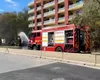 Incendiu în Pipera provocat de o scurgere de gaz, trei mașini distruse și 40 de persoane evacuate (VIDEO)