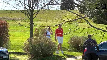 Klaus Iohannis și-a început weekendul în pantaloni scurți, pe terenul de golf de la Pianu, în Alba