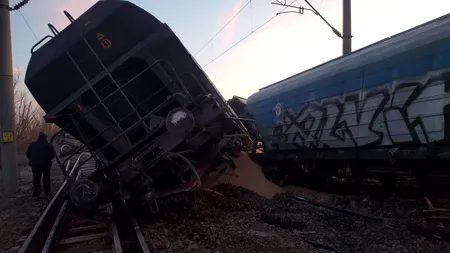 Circulația trenurilor CFR este blocată după ce o locomotivă a deraiat între Grozăvești și Caracal