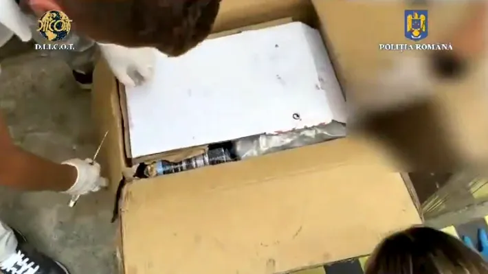 Au ridicat un colet cu droguri adus din Spania prin curierat și au fost reținuți de procurori
