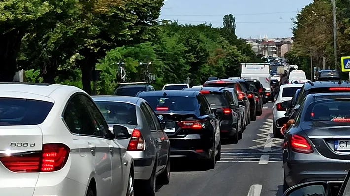 Timpul pierdut în ambuteiaje se transformă în bani: un mecanism nou pentru milioane de conducători auto