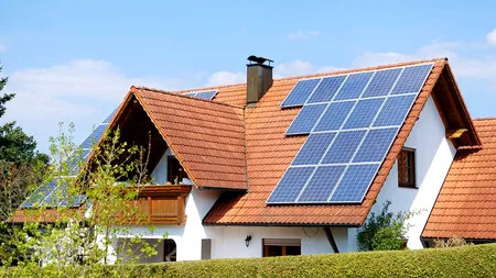 Anchete penale în programul Casa Verde Fotovoltaice. Mii de români au rămas cu ochii în soare
