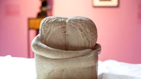 ”Sărutul” lui Brâncuși este prezent la Art Safari - Love Edition