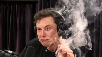 Biograful lui Elon Musk a declarat că miliardarul înnebunește și devine periculos pentru America