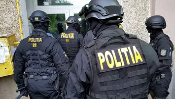 Acțiune ca în filme în centrul Capitalei. Traficanți de droguri străini, prinși în flagrant cu un kilogram de cocaină