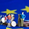 Cum a ajuns România mai departe de zona Euro decât era acum un deceniu