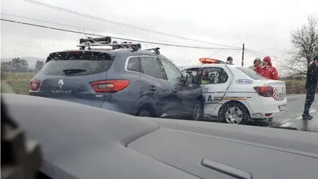 Accident grav în Bistrița. Un copil a ajuns la spital. O mașină de poliție a fost implicată