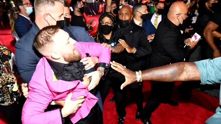 Scandal pe covorul roșu, la gala MTV Video Music Awards (VIDEO)