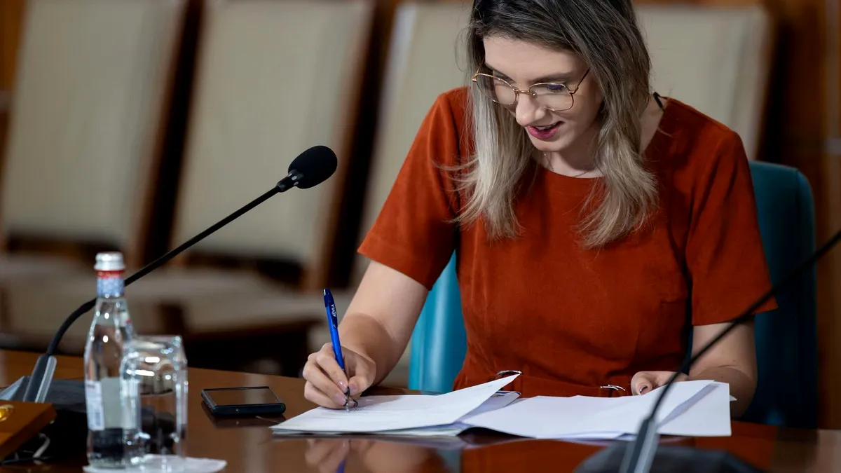 Moțiunea simplă împotriva Dianei Buzoianu: PSD cere semnarea avizului pentru Pașcani ca să nu voteze