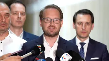 Dominic Fritz, în pericol să-și piardă funcția de primar. Liderul USR iese la atac după amendamentul la legea ANI: „M-au targhetat pe mine”