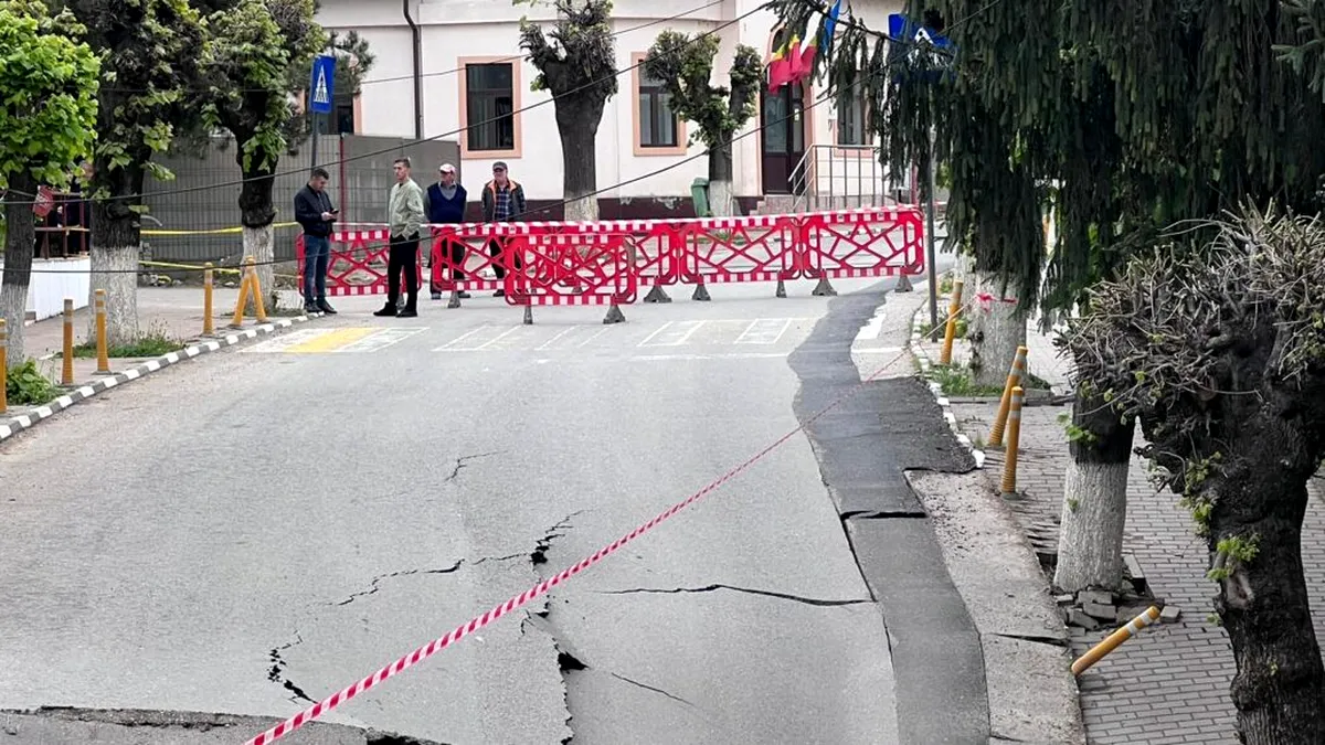 De ce s-a produs surparea străzii din centrul orașului Slănic-Prahova