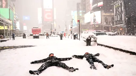 New York, măturat de furtuna de zăpadă (VIDEO)