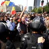 Poliția descinde în București și 15 județe după protestul ciobanilor: borduri, sticle și artificii aruncate spre jandarmi