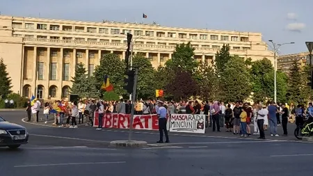 Protest în Piața Victoriei, față de restricțiile impuse de Guvern: peste 100 de oameni, în stradă