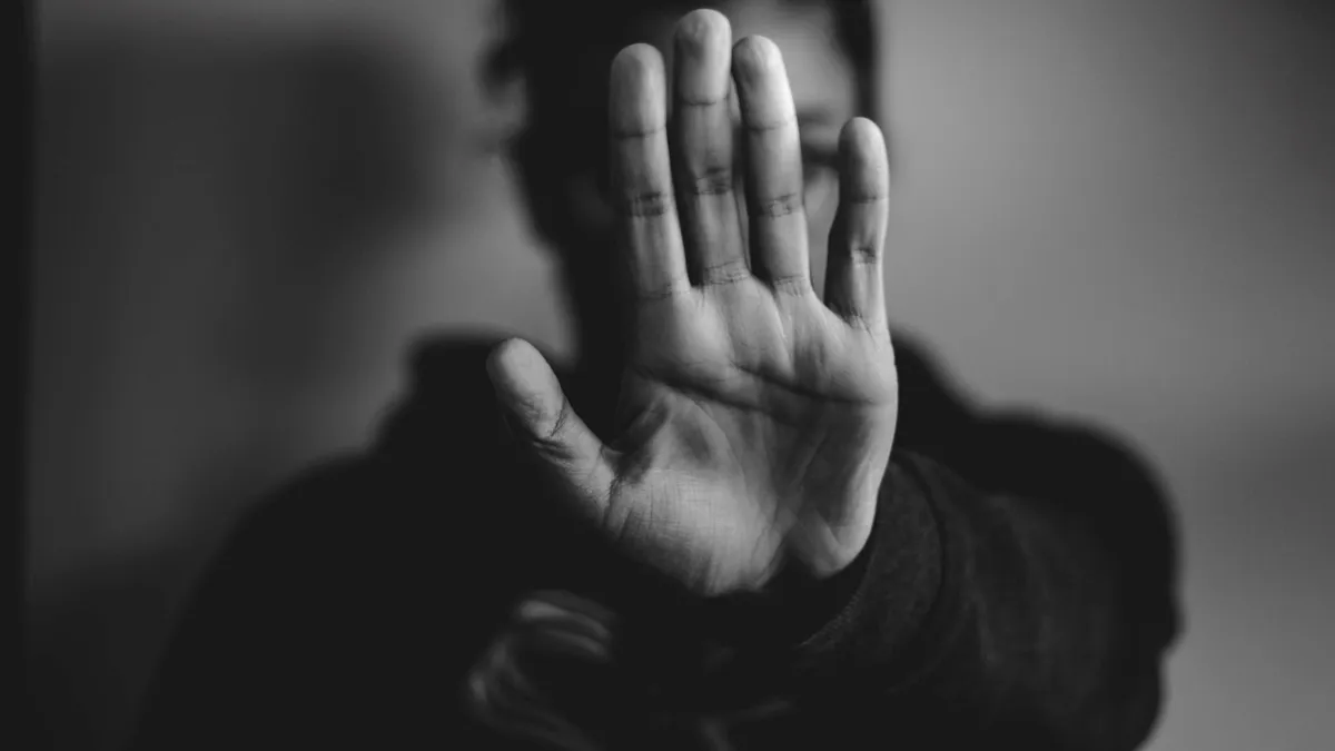 Caz șocant în Baia Mare. Profesor acuzat de presupuse abuzuri asupra minorelor