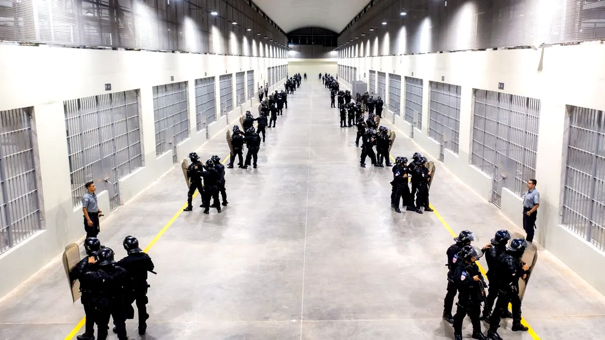 România, țara unde condamnații păzesc alți condamnați. 128 de pușcăriași, promovați „gardieni”