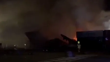 Explozie violentă și incendiu în portul Jebel Ali din Dubai