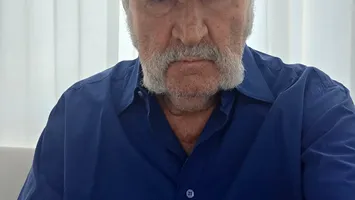 Ion Țiriac a mers la vot cu șapcă MAGA