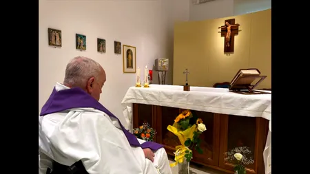 Prima fotografie cu Papa Francisc la Liturghia din spitalul Gemelli