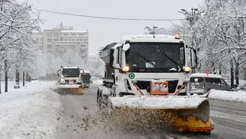 România înzăpezită: drumuri blocate, trenuri oprite, Aeroportul Otopeni paralizat
