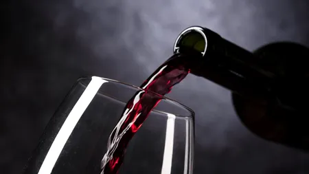 Parlamentul UE: Sticlele de vin cu avertismente privitoare la consecințele alcoolului asupra sănătății