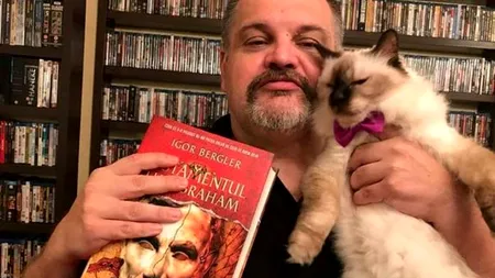 Îi citeşte pisicii sale din romanele pe care le scrie: Care este cel mai bine vândut autor român din ultimii 30 de ani (VIDEO)