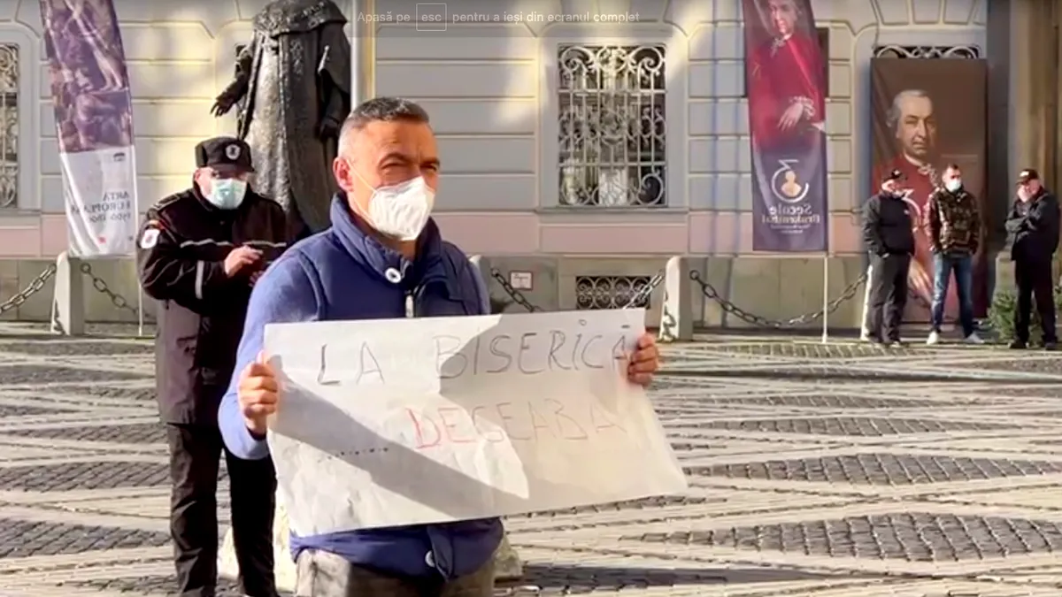 Protest împotriva președintelui Iohannis, la Sibiu: „La biserică... degeaba” și „Jó napot kívánok, PSD!” (video)