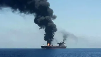 Alertă în Marea Neagră: un petrolier cu gaz lichefiat a explodat și arde lângă Sulina