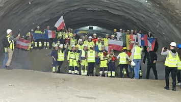 E gata primul tunel al autostrăzii care traversează Carpații! Urmează un altul mai mare