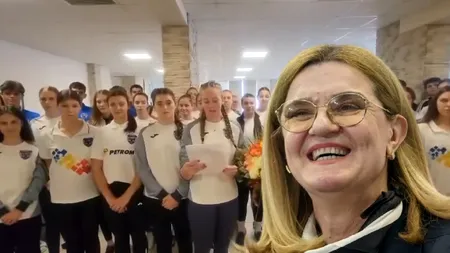 Omagii de inspirație ceaușistă pentru Elisabeta „Uța” Lipă din partea unui grup de tinere canotoare VIDEO