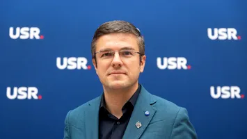 Ministrul USR al Economiei, Irineu Darău, vrea să distrugă turismul românesc prin instaurarea haosului