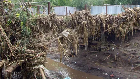 Pericolul inundațiilor catastrofale la Galați, la fel de mare ca în septembrie. Nici măcar n-au fost curățate albiile râurilor