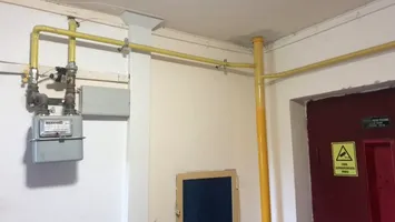 Zeci de apartamente din Brașov primesc apă pe ţeava de gaze, după o greșeală gravă la instalația unei centrale