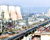Chimcomplex, barometrul dezindustrializării: cum ajunge cel mai mare combinat chimic al României să-și oprească secțiile și să concedieze 1.200 de oameni