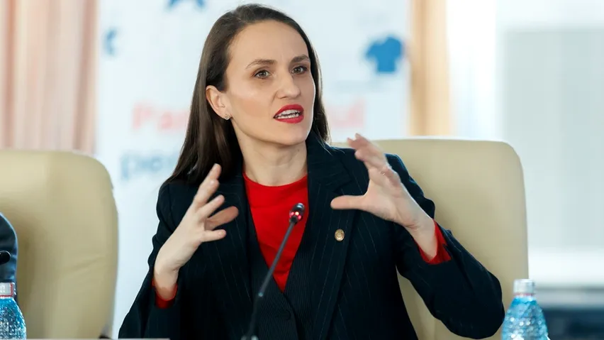Oana Țoiu a declanșat epurarea personalului din ambasade și consulate pentru a face loc oamenilor de la USR