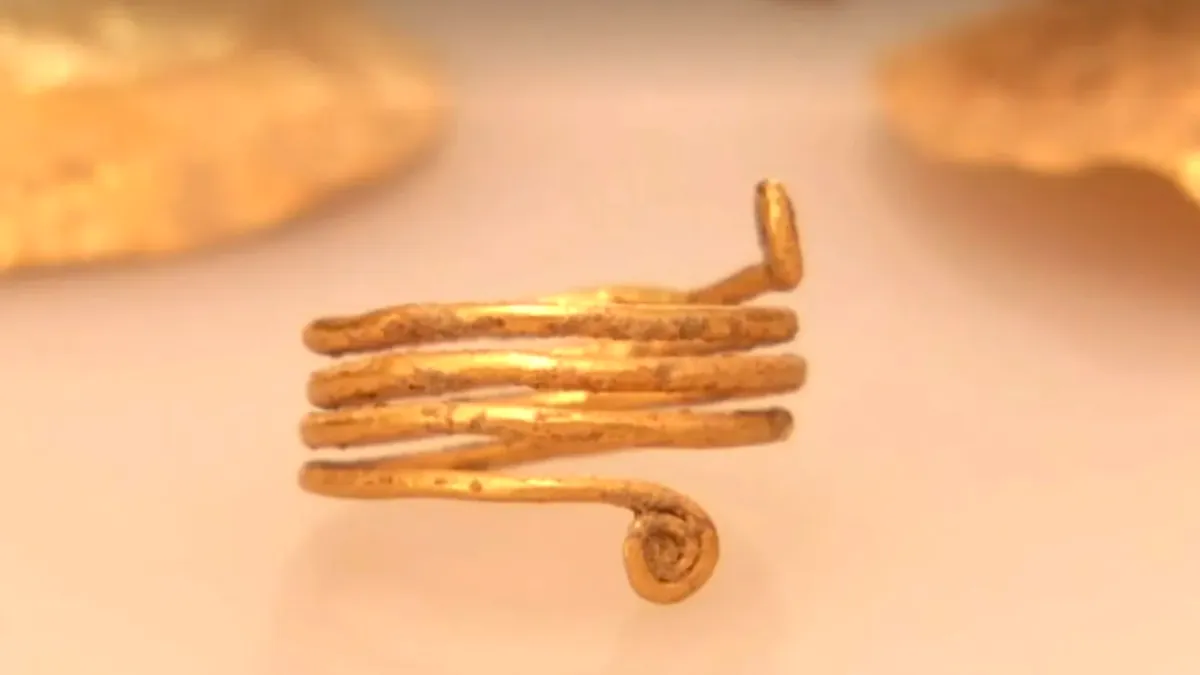 Descoperire arheologică de senzație în județul Cluj. Un tezaur de 121 de artefacte din aur, vechi de peste 3.000 de ani