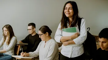 Educație la cheie: ce aduce nou regulamentul preuniversitar și de ce contează pentru părinți