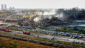 Explozie catastrofală la o fabrică de chimicale. Cel puțin 19 răniți și 5 morți