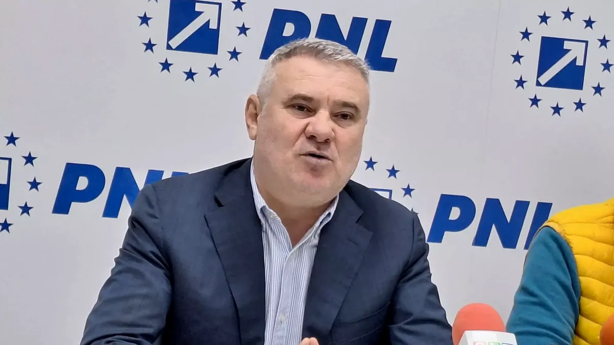 Cine este deputatul PNL care propune o lege cu sancțiuni de 10.000 de lei pentru parlamentari