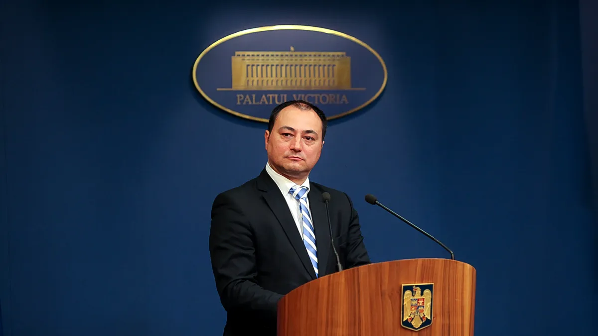 Mirel Palada, fost purtător de cuvânt în guvernul Ponta, condamnat la muncă la Administrația Cimitirelor