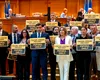 Protestul AUR la deschiderea sesiunii: susținere totală pentru ”martirul” Georgescu