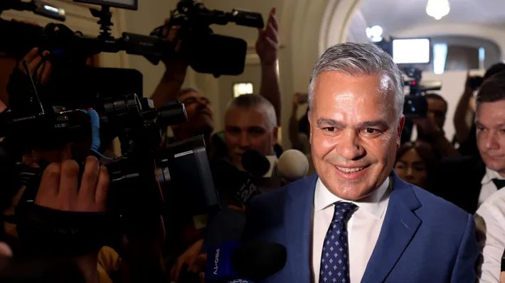 Adrian Veștea, replică dură pentru Bolojan și ultimatumul PNL: Nu-și depune mandatul