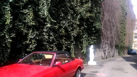 Un Maserati care i-a aparținut lui Elton John se află la București. Va fi vedeta licitației 