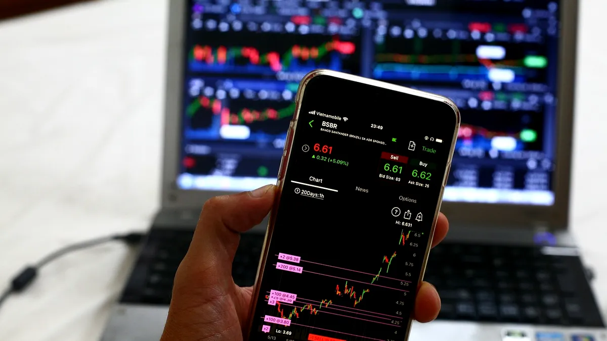 Bursa a scăzut luni cu 0,6%. Indicele principal a pierdut tot ce a câştigat săptămâna trecută