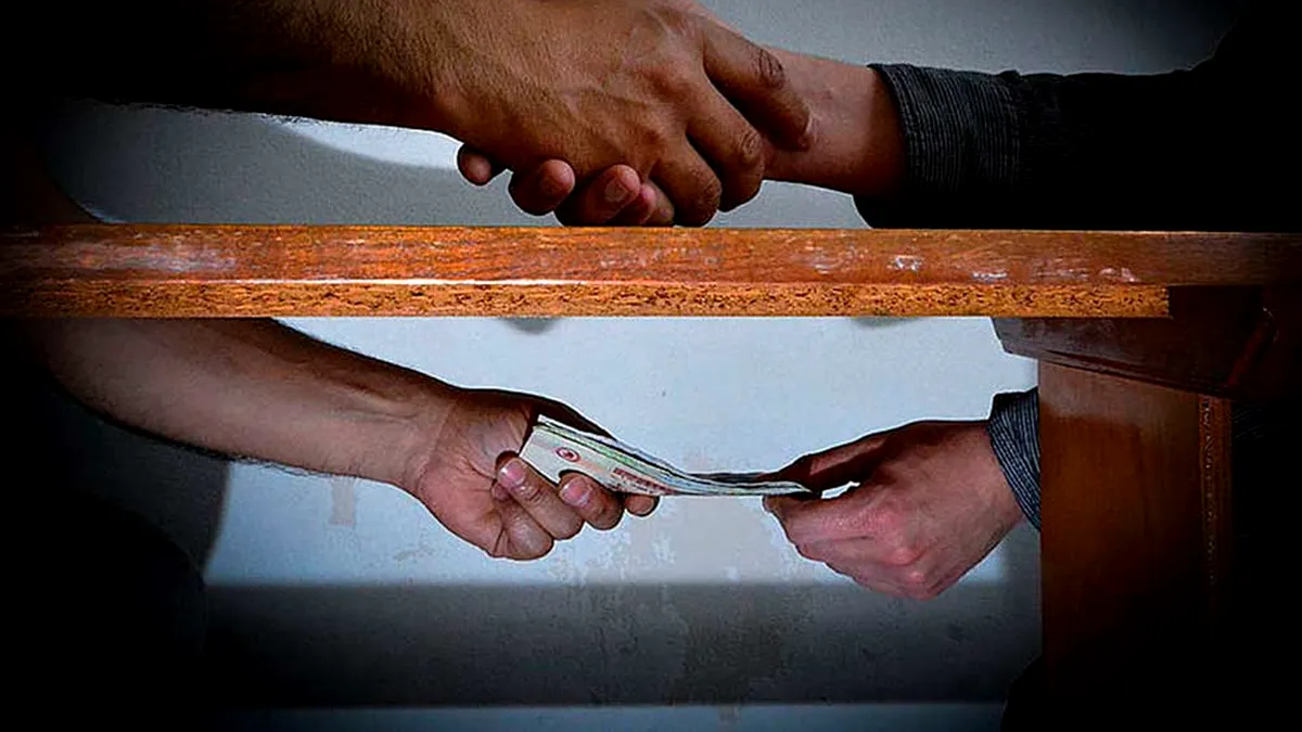 Șeful de la „Evidența Populației” din Brașov, șef și la șantaj și corupție