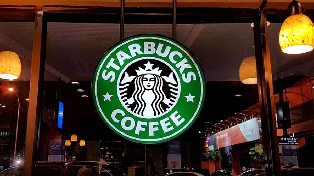 Starbucks dă afară 1.000 de angajați și elimină câteva băuturi apreciate